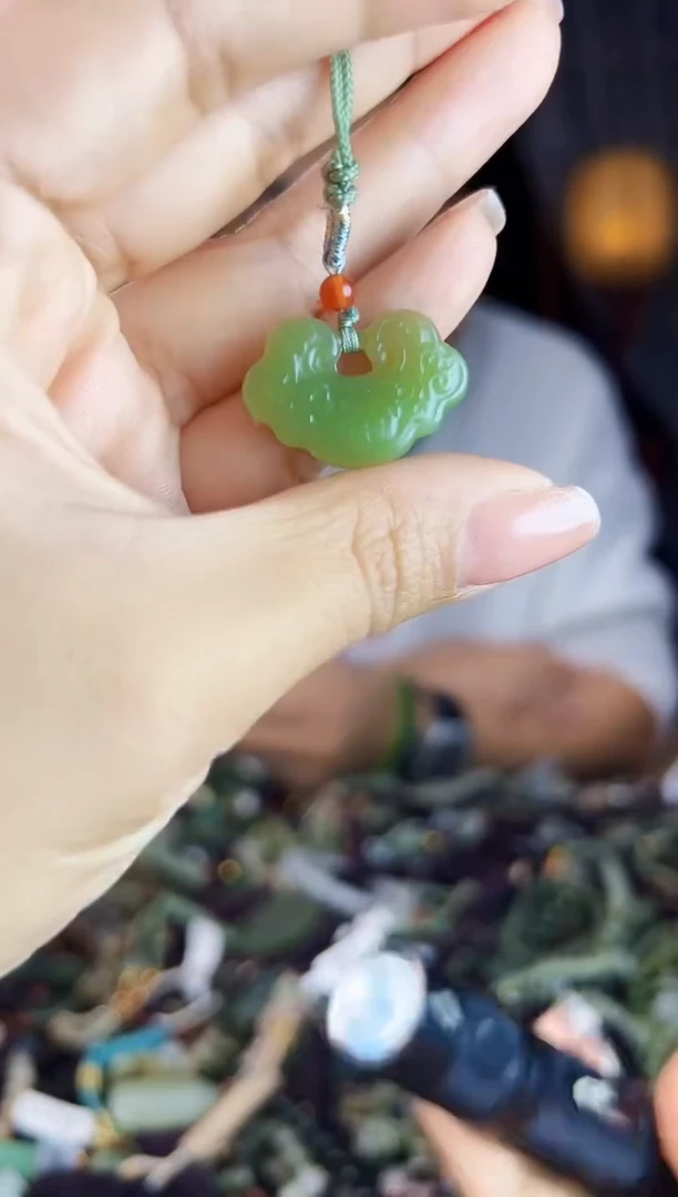 未镶嵌和田玉挂件1