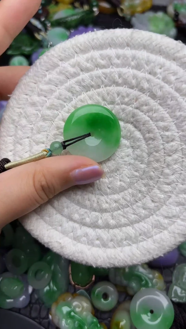 颈饰未镶嵌翡翠缅甸翡翠吊坠