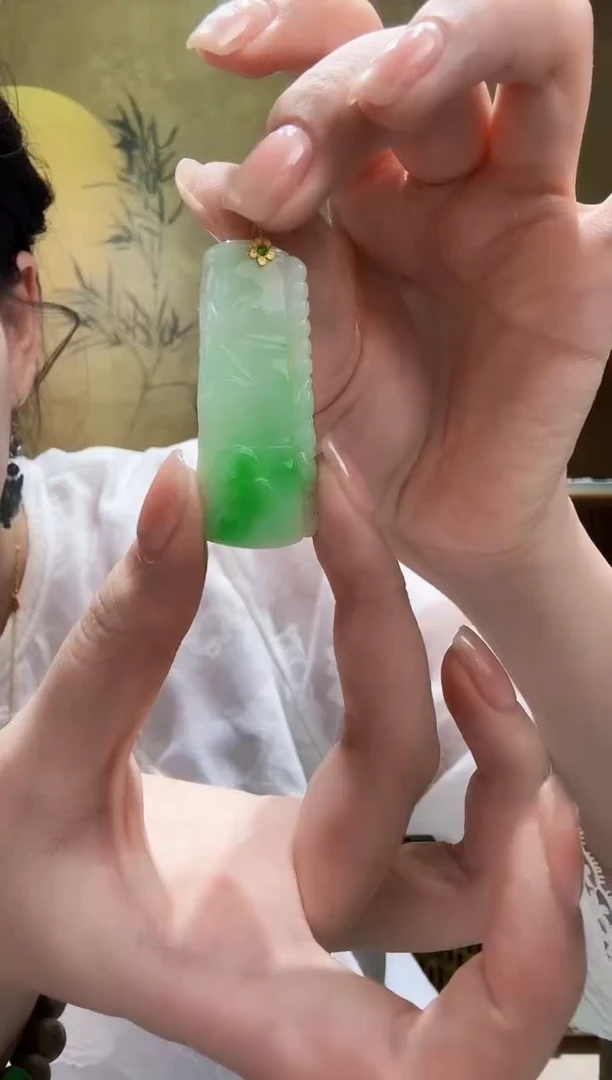 颈饰未镶嵌翡翠吊坠