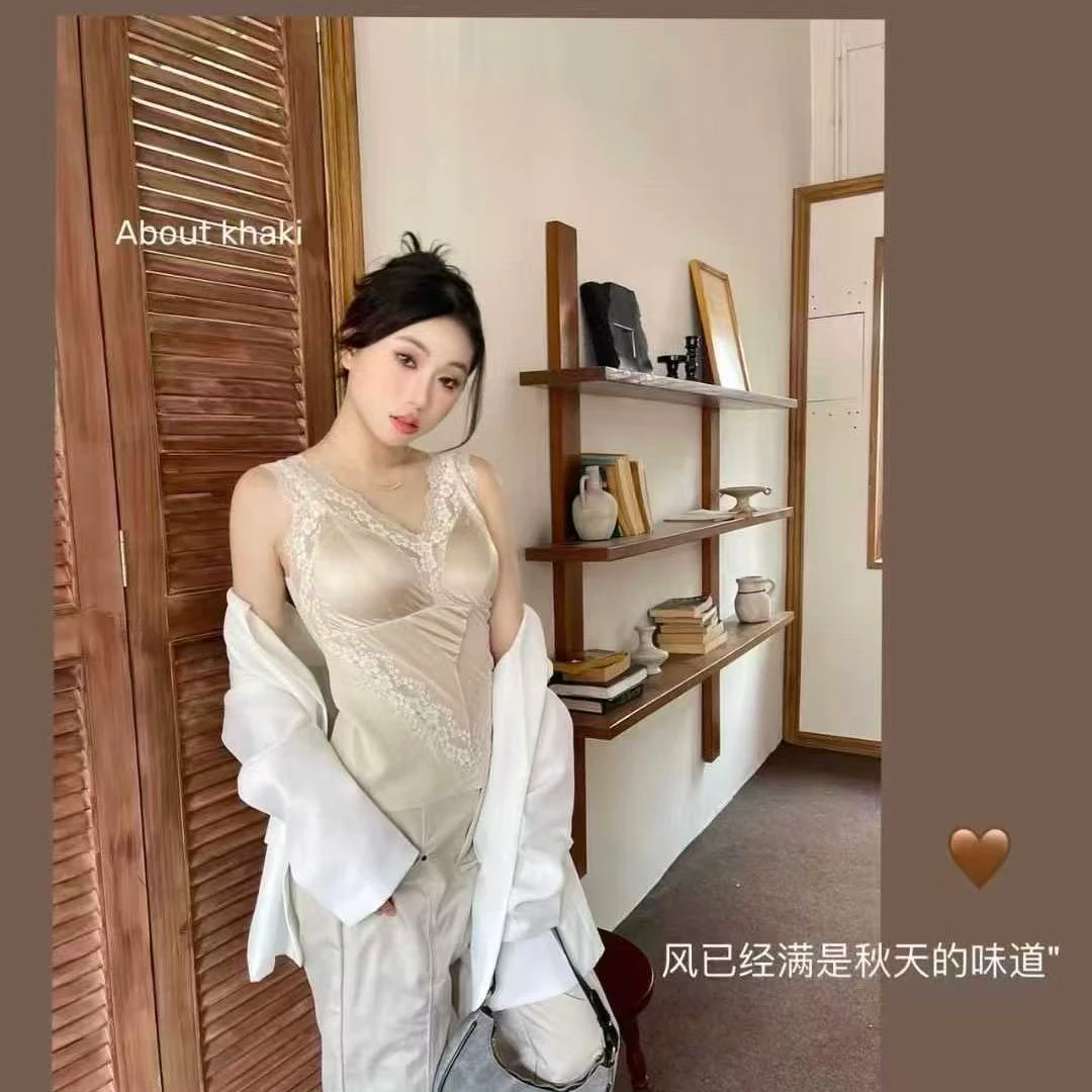 D82442蕾丝拼接一体式美背网红修身性感背心