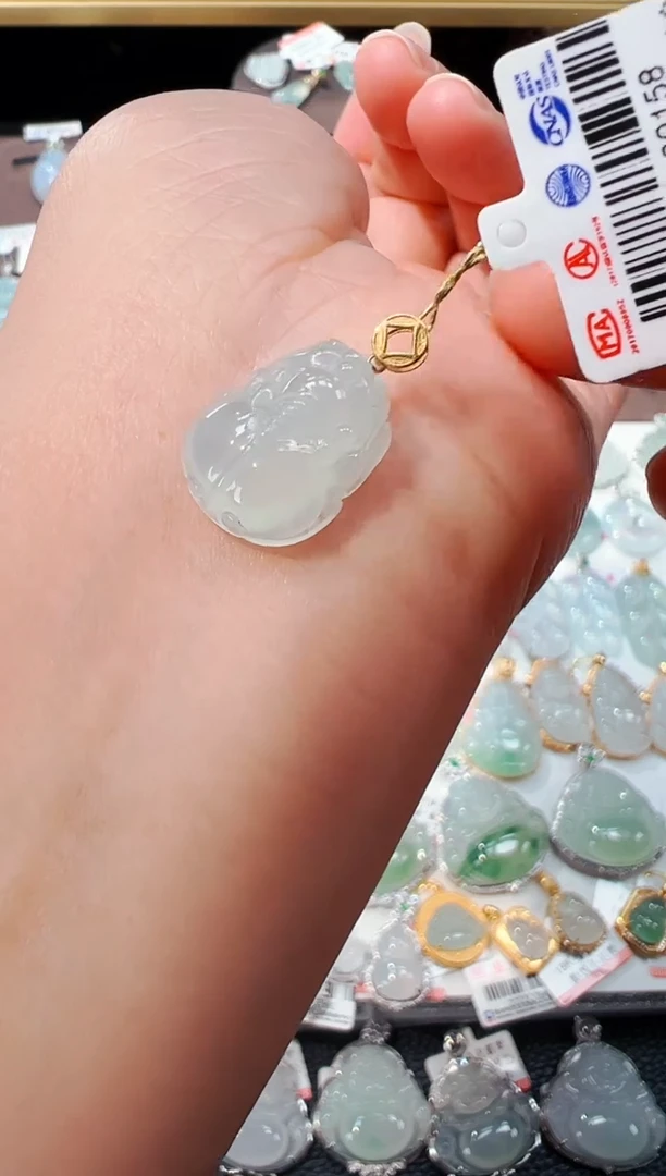 【闪购商品】翡翠吊坠(不含链)18K金镶嵌貔貅吊坠158