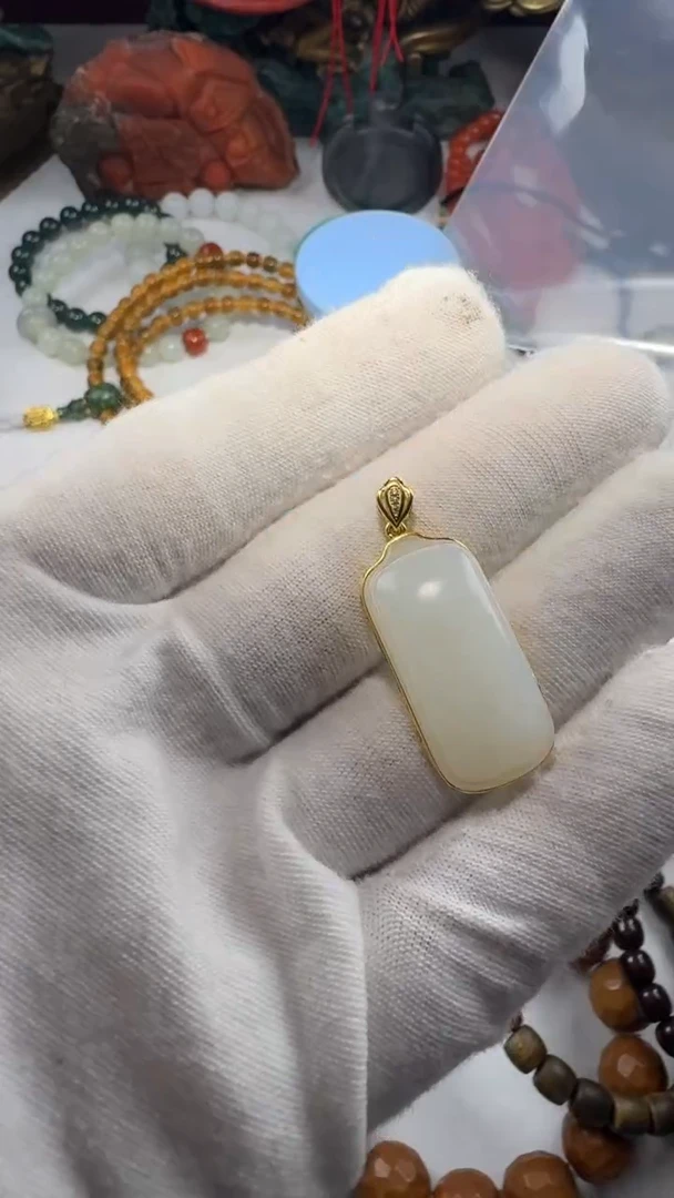 吊坠(不含链)18K金镶嵌和田玉阿*-吊坠