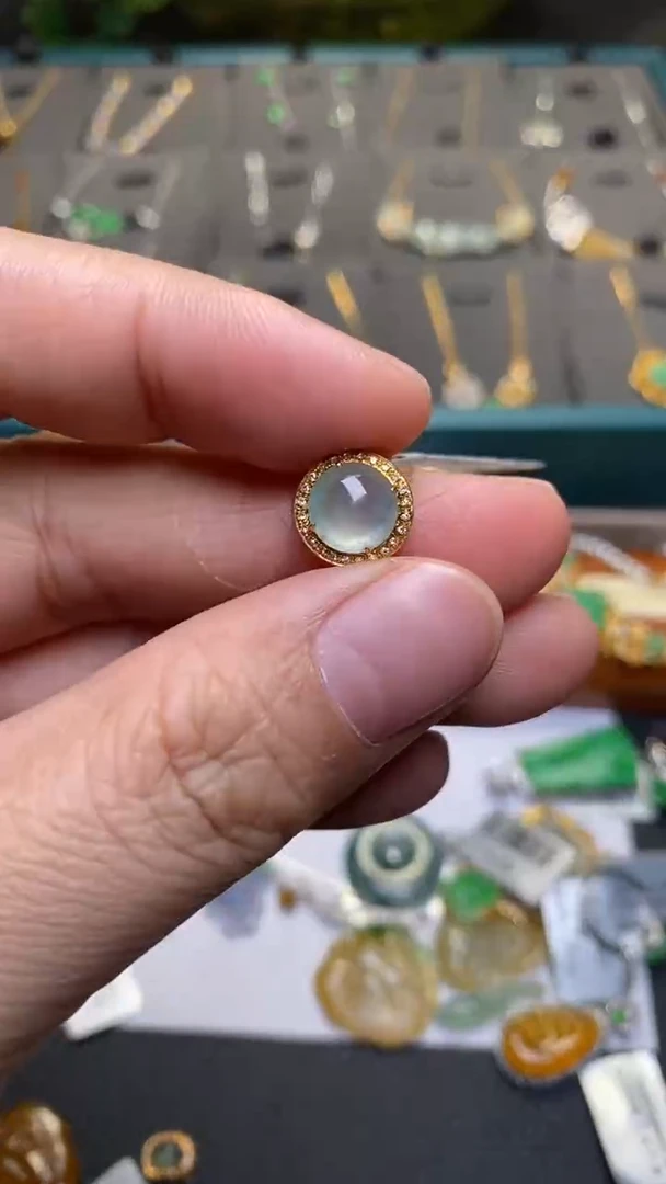 颈饰18K金镶嵌翡翠仙净货33618