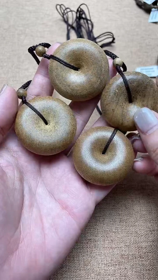 沉香吊坠菩萨棋平安扣吊坠多样性发其一4.1*1.5