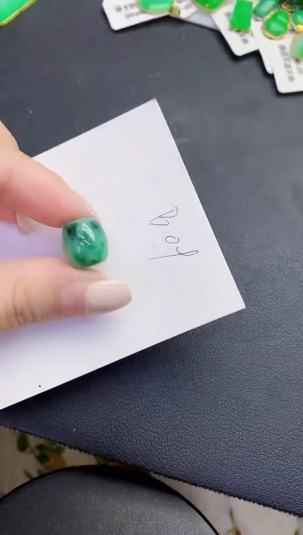 颈饰未镶嵌翡翠缅甸天然翡翠A货