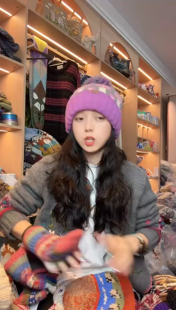 绵羊毛百羊毛紫色单球帽