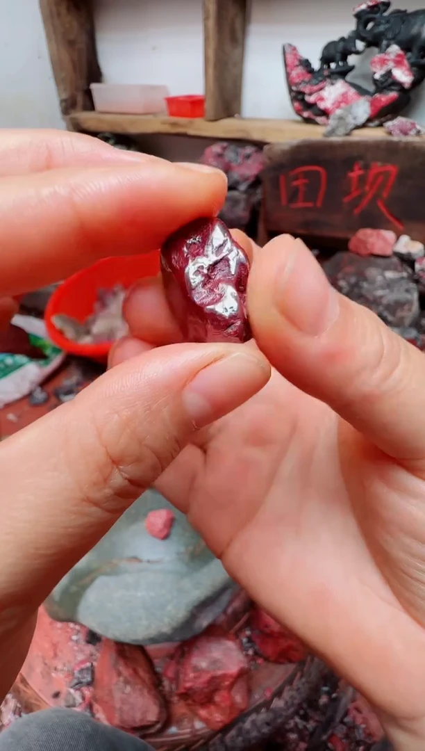天然辰砂狗头砂吊坠75