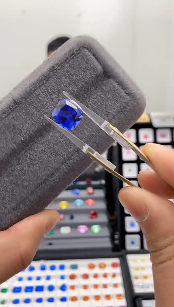 【闪购商品】合成（培育）长石裸石未镶嵌10.19ct 培育皇家蓝