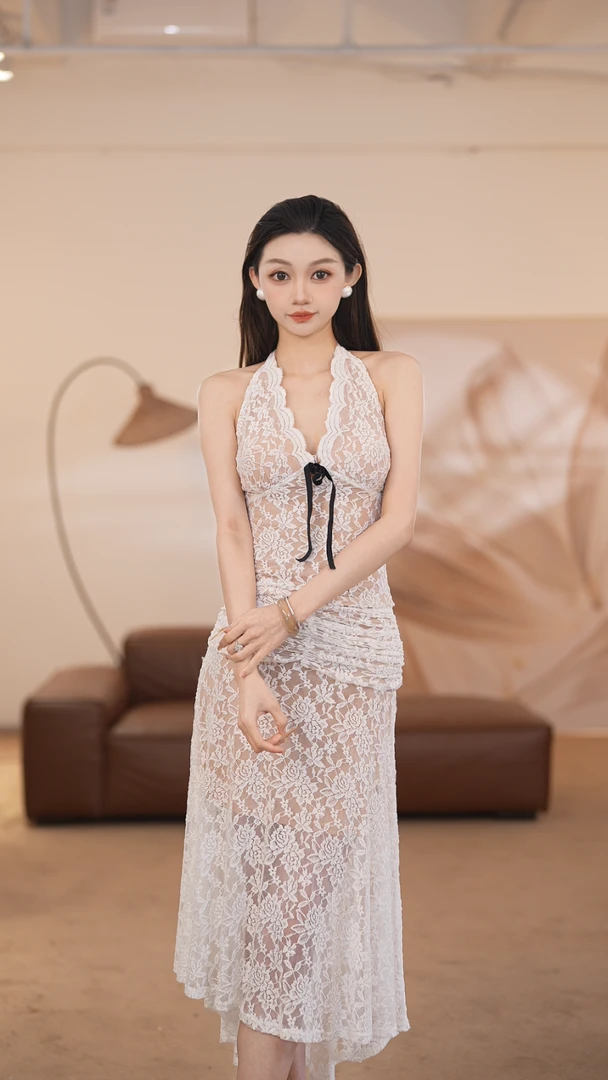 【秦熹】小清新度假风蕾丝勾花挂脖背心高腰透视半身裙两件套M133