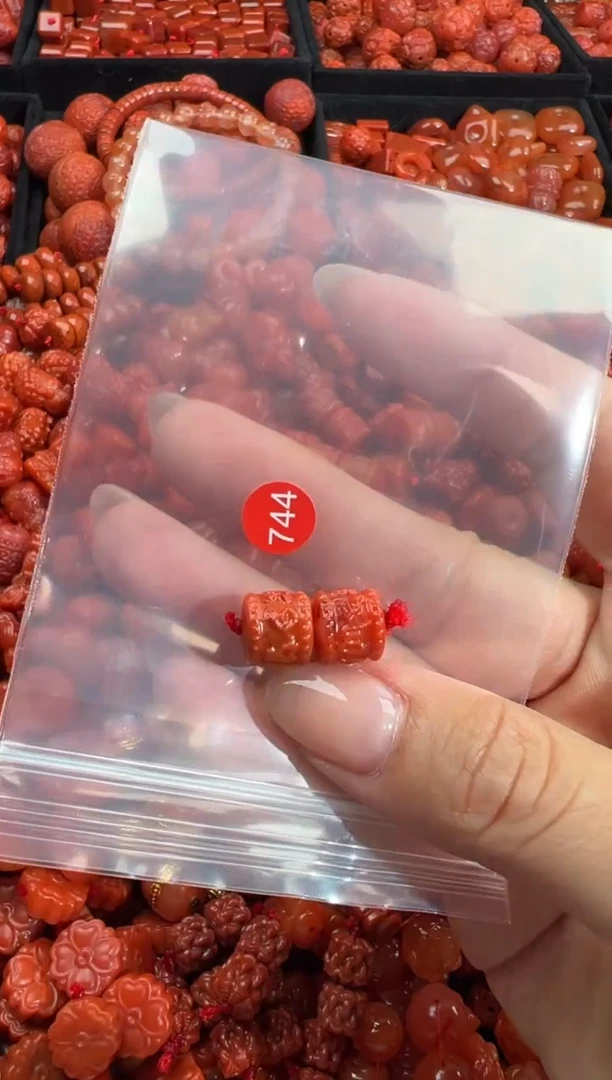 南红玛瑙未镶嵌颈饰1