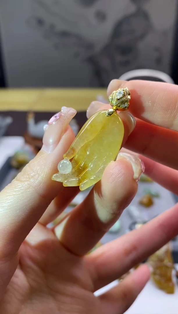 18K金镶嵌挂件翡翠18K金扣头镶嵌佛手