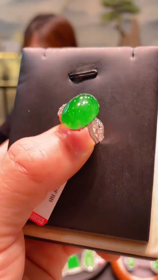 【闪购商品】翡翠颈饰18K金镶嵌A32戒指