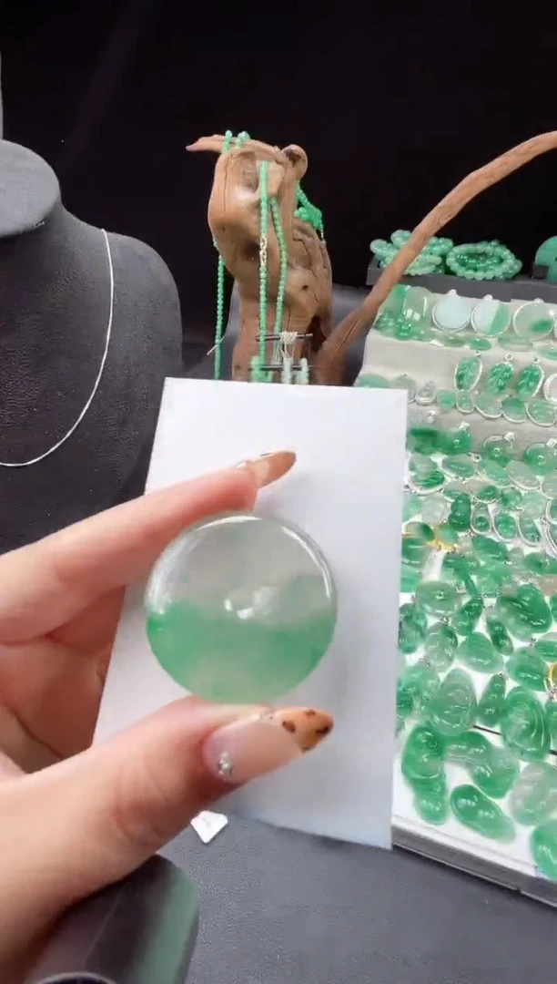 吊坠(赠链)未镶嵌石英质玉（非洲翠）19.520平安扣