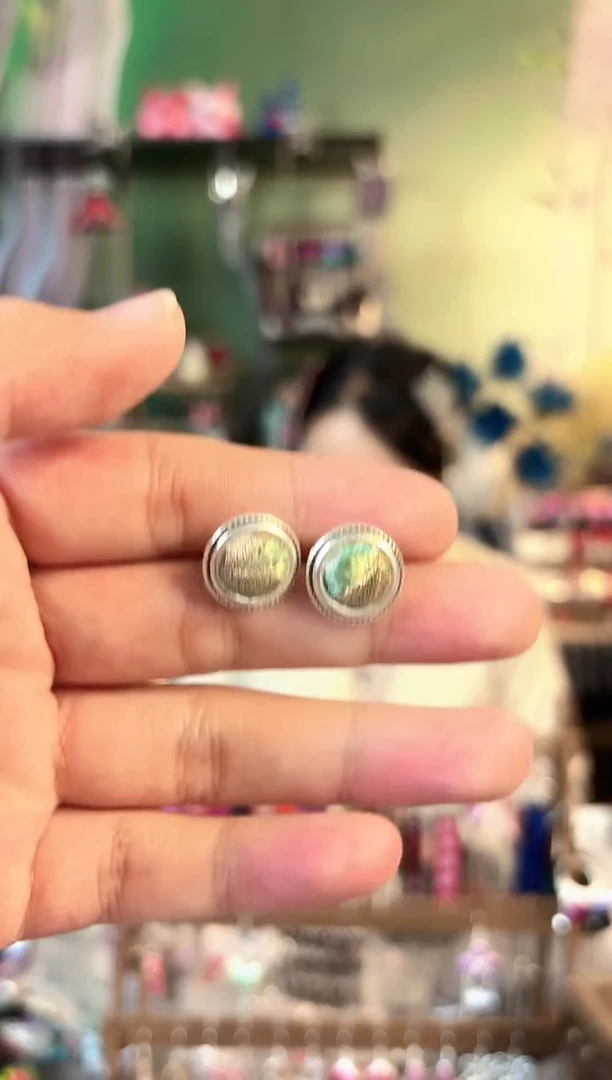 彩云南阁非遗老绣饰品238