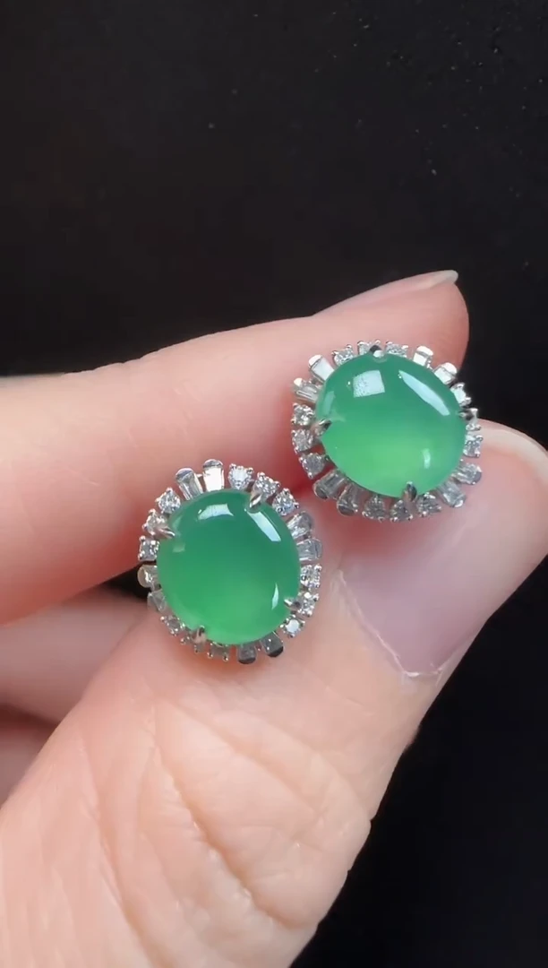 18K金镶嵌翡翠耳饰524蛋面一对