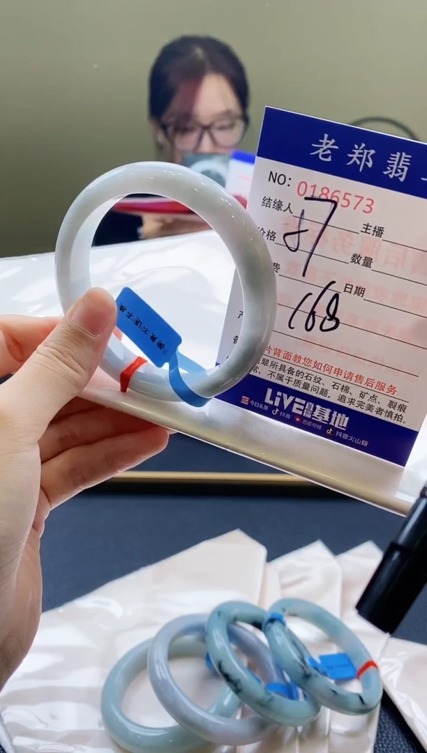 翡翠手镯未镶嵌AAAAAA