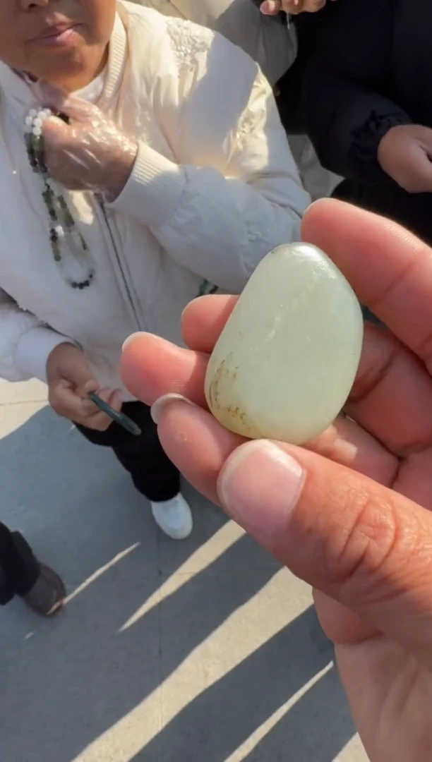 未镶嵌和田玉（糖玉）挂件和田玉