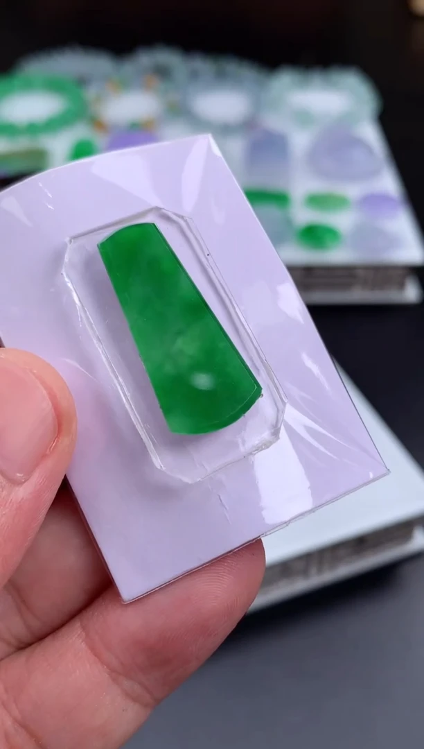 定制翡翠未镶嵌翡翠