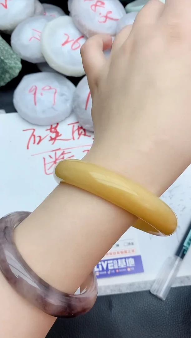石英质玉手镯未镶嵌102+62/63