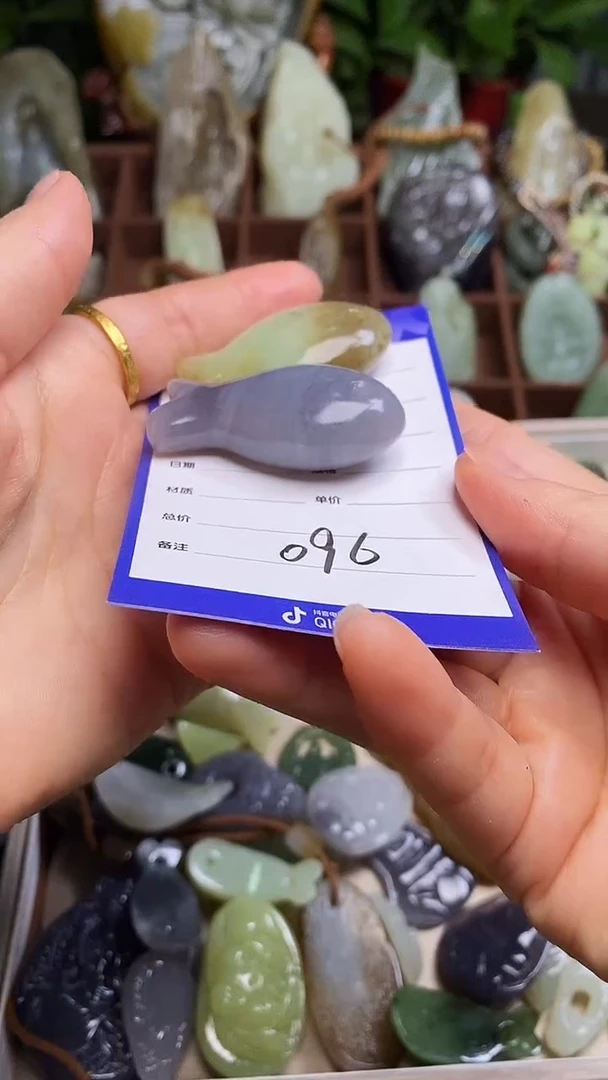 未镶嵌和田玉挂件米*