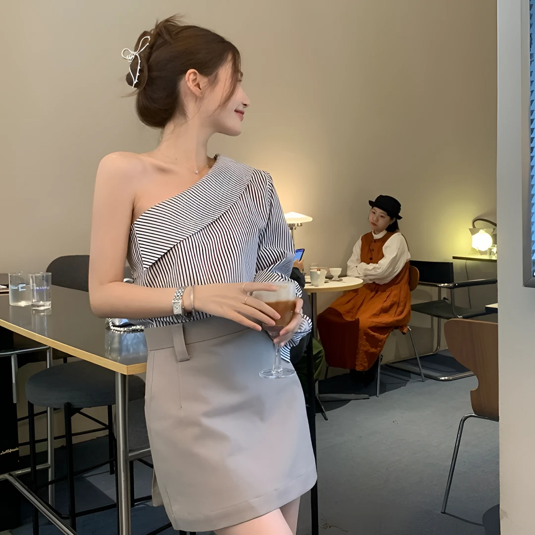 法式竖条纹斜肩露肩长袖上衣女夏季薄款设计感小众不规则别致衬衫