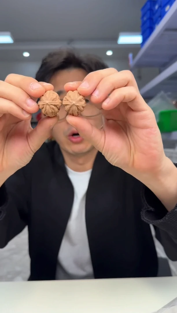 【闪购商品】文玩核桃把件25左右闷尖小秋子