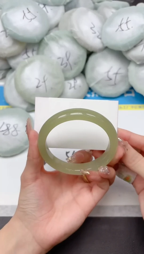 未镶嵌手镯石英质玉26-62.6