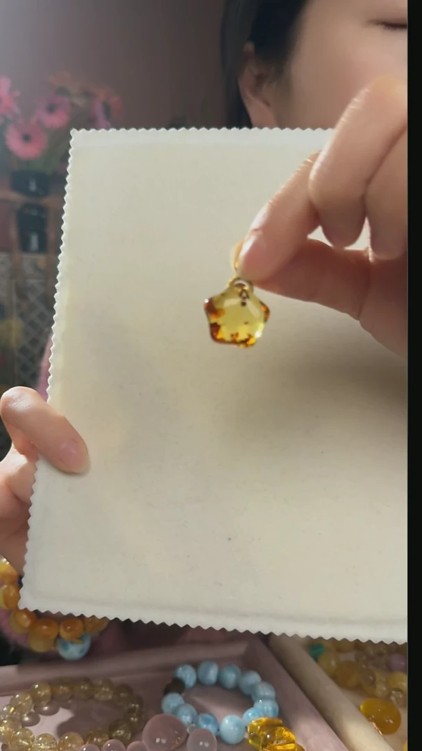 【闪购商品】琥珀吊坠(不含链)18K金镶嵌天然琥珀吊坠