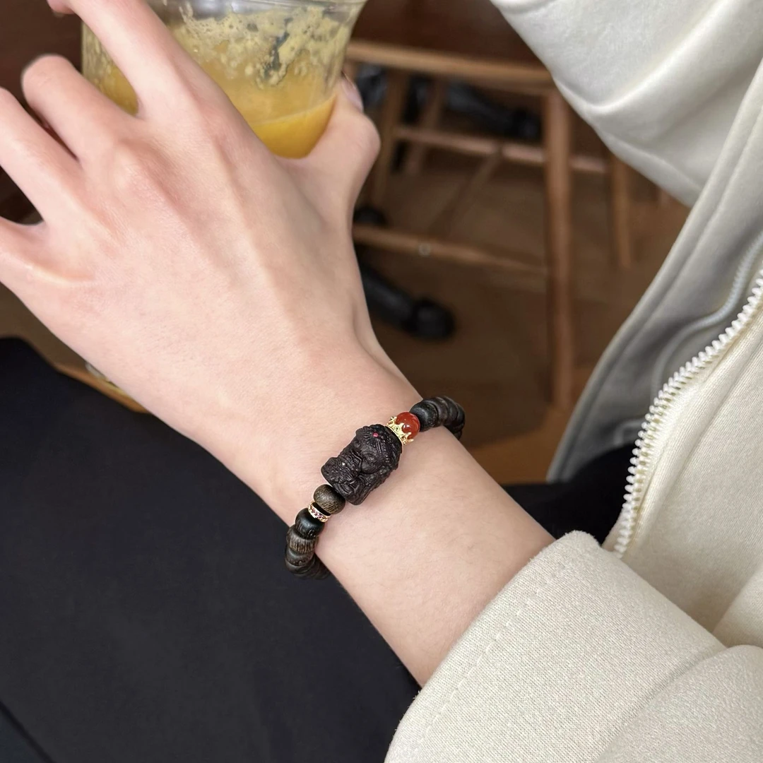 越南芽庄白棋0.8玉化雷击沉水沉香手串+配沉香木扎基蒙面药片珠