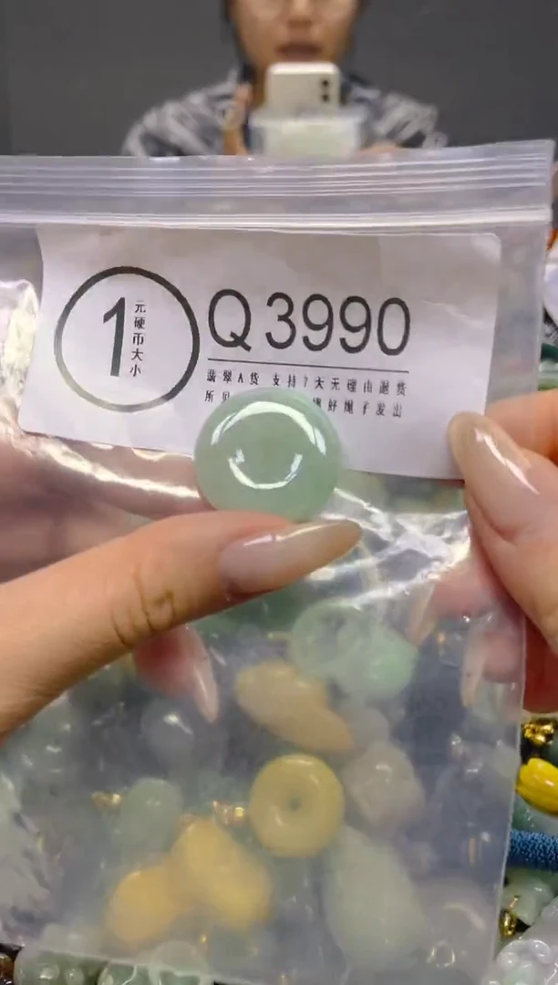 颈饰未镶嵌翡翠/ Q /翡翠A货，一件也是批发价