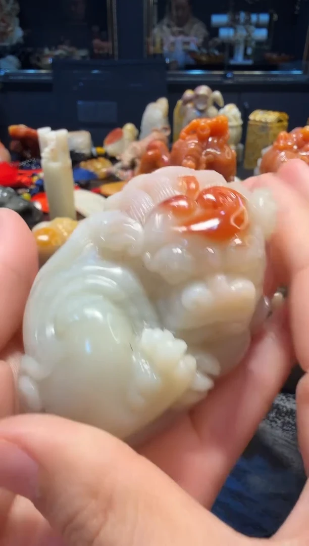 寿山石其他阿*红头古兽手件