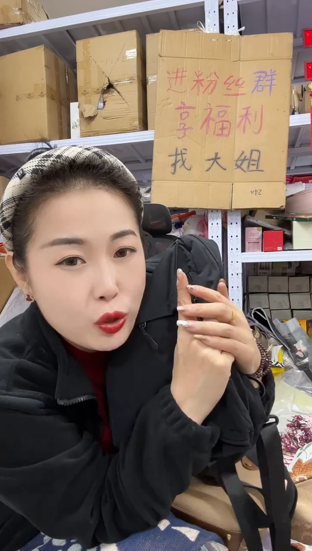 PU上车啦 宝宝们抓紧时间去下方链接拍吧em唇膏发两个