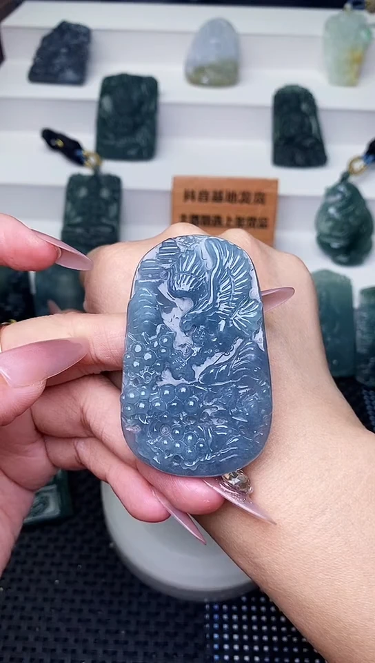 琥珀颈饰未镶嵌