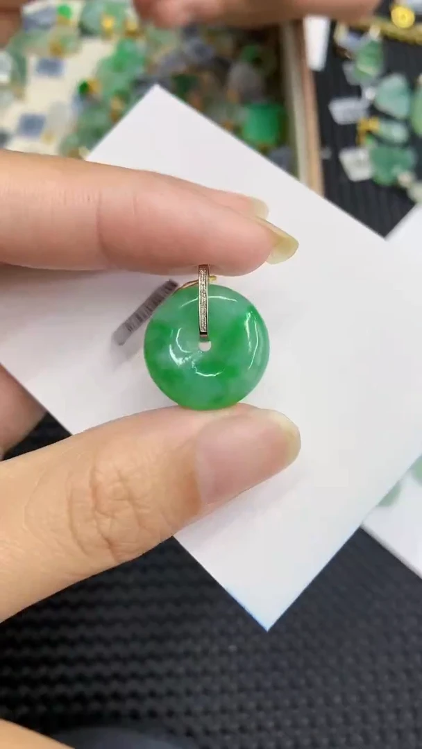 【闪购商品】翡翠颈饰18K金镶嵌            8