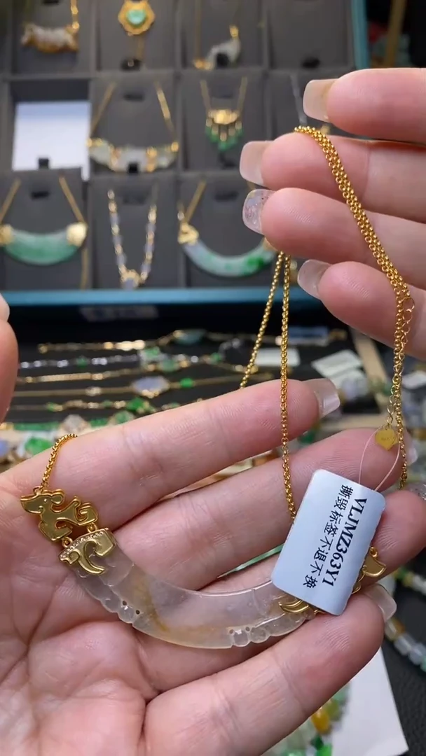 颈饰18K金镶嵌翡翠 净货38032