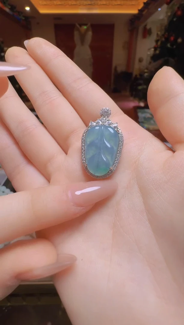 【闪购商品】翡翠吊坠(不含链)未镶嵌翡翠