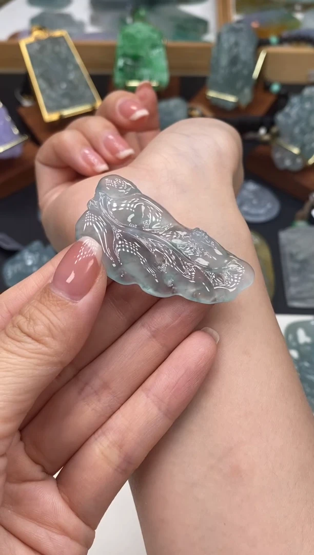 颈饰未镶嵌翡翠叶子