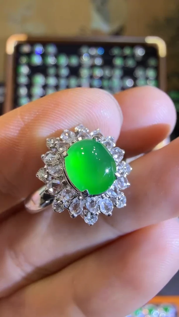 【闪购商品】翡翠戒指18K金镶嵌龙石种起光蛋面