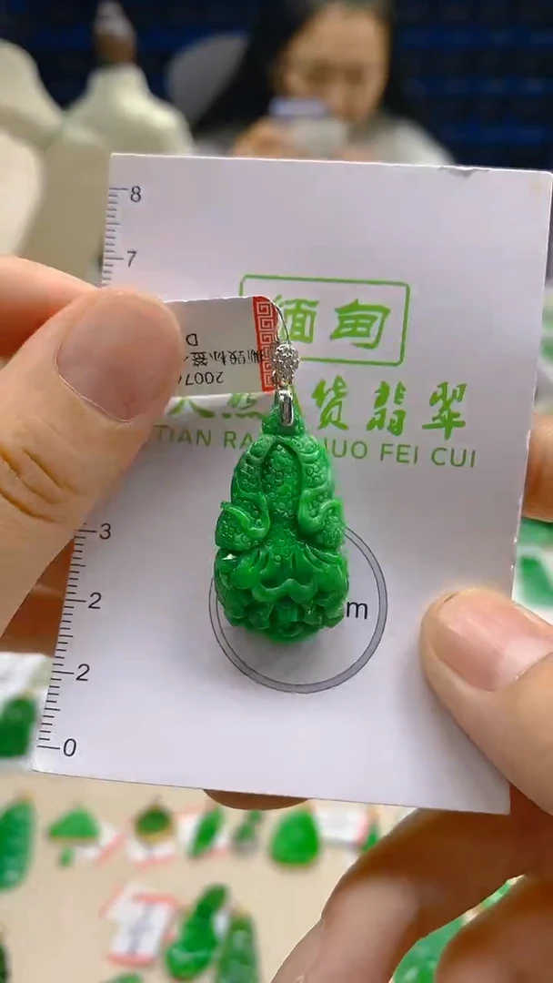 翡翠未镶嵌颈饰新号开播 全场乱卖