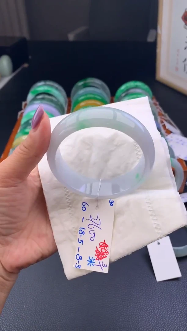 未镶嵌手镯翡翠假一赔三   手镯