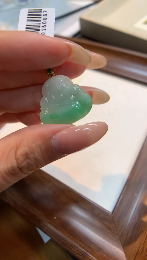 颈饰18K金镶嵌翡翠佛公