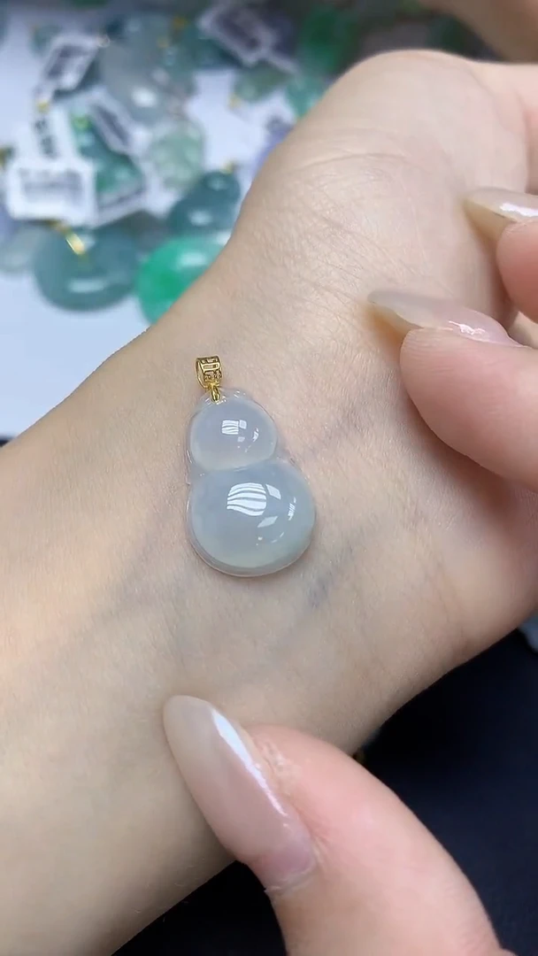 翡翠18K金镶嵌颈饰天然缅甸翡翠A货