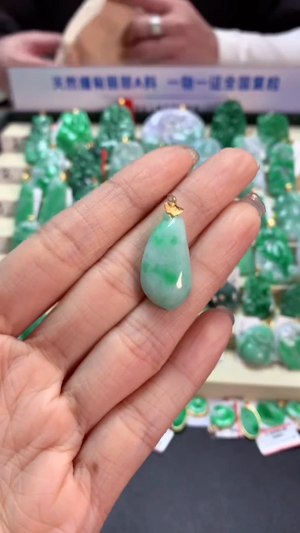 【闪购商品】翡翠吊坠(不含链)18K金镶嵌挂件