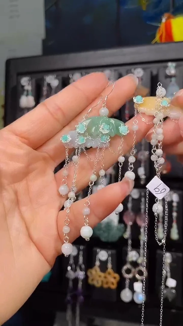 颈饰未镶嵌翡翠嘟****果 嘟嘟响的芒果