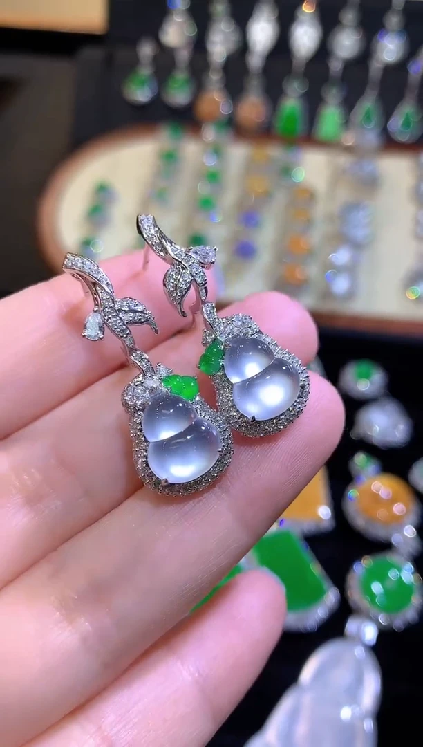 18K金镶嵌翡翠耳饰玻璃种双眼皮葫芦耳坠