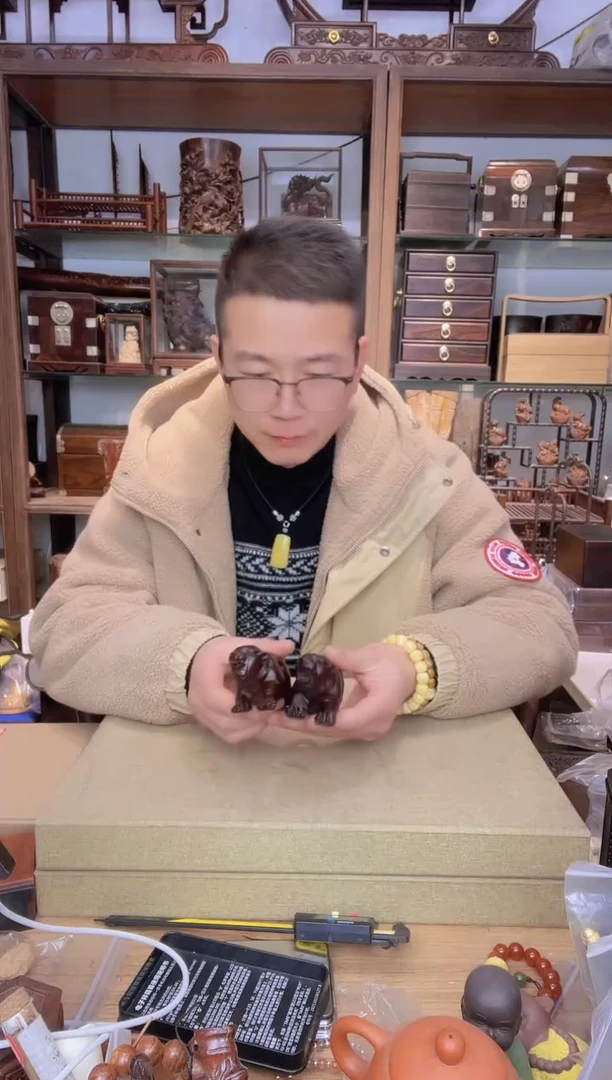 【闪购商品】乌木类书架147黑檀整木老虎摆件2个   瑕疵