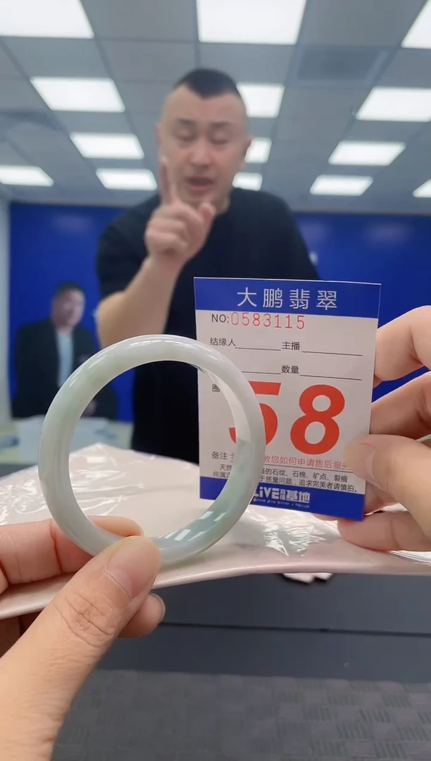 翡翠手镯未镶嵌AAAAAAAAAA