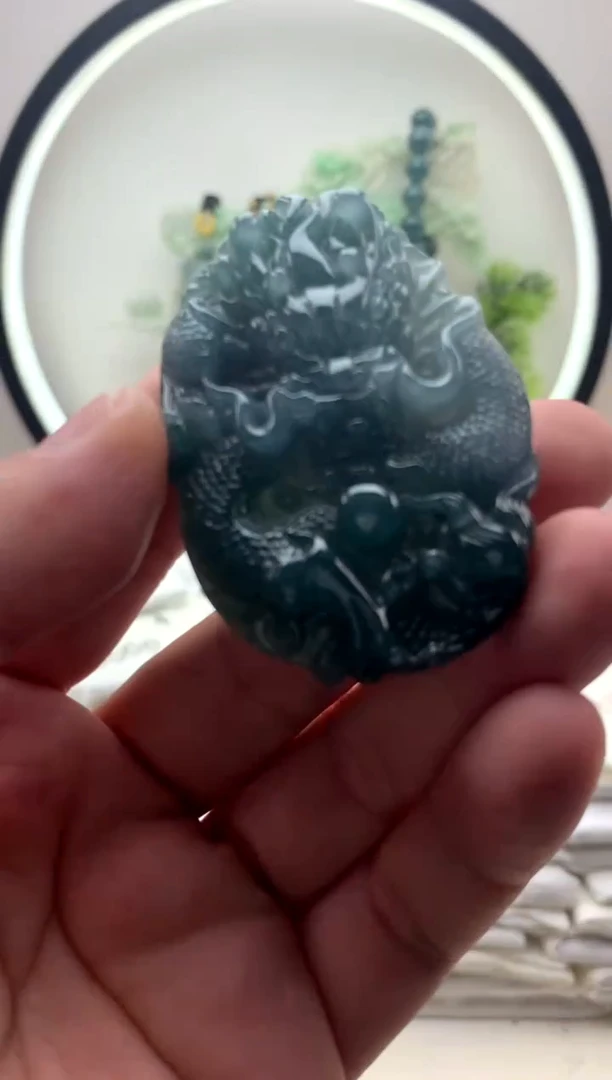 颈饰未镶嵌翡翠龙牌