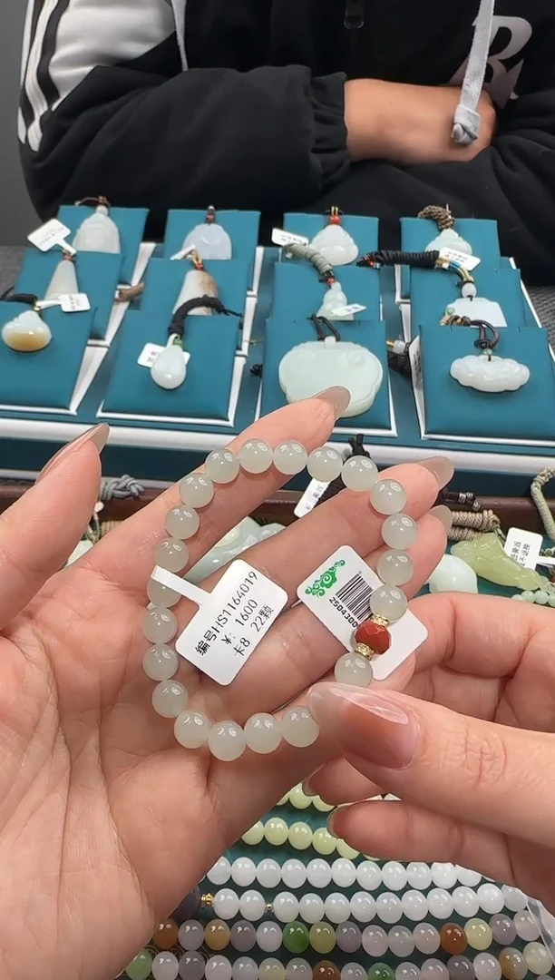 颈饰未镶嵌和田玉手串 HS 8