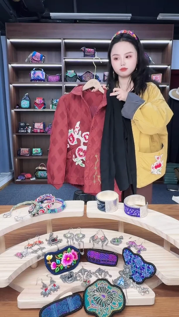 织绣汪*A71蒙阿苏苗绣传承店